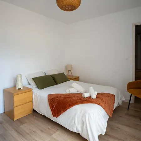 T3 7 Pers Avec Balcon 15 Min Lyon 5 Min Doua *